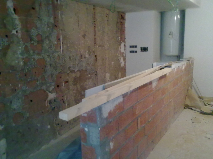 Mostrador en zona de acceso