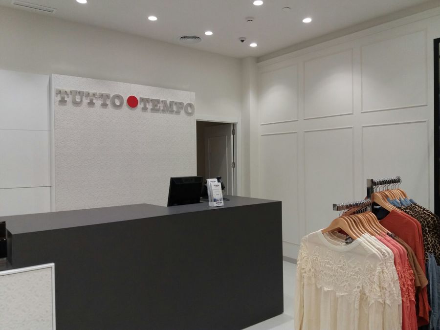 Mostrador y contratista de en azulejo