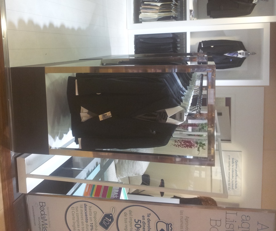 Mubles tienda de ropa caballeros Protocolo Novios