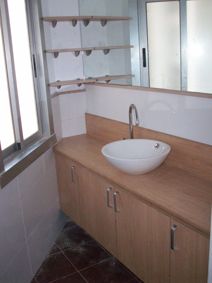 Mueble a medida de baño completo y estanterías 