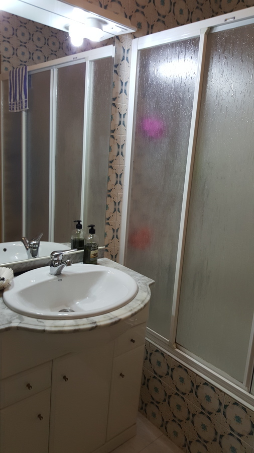 Mueble de baño antiguo