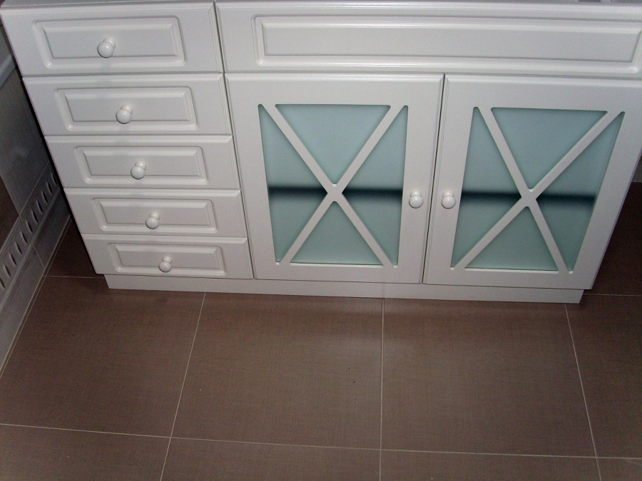 Mueble de baño lacado modelo aspas