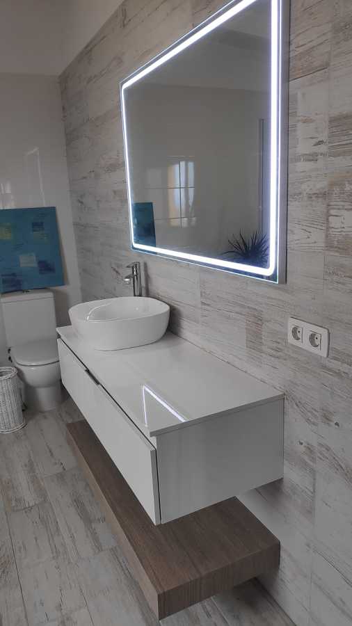 Mueble de baño y espejo