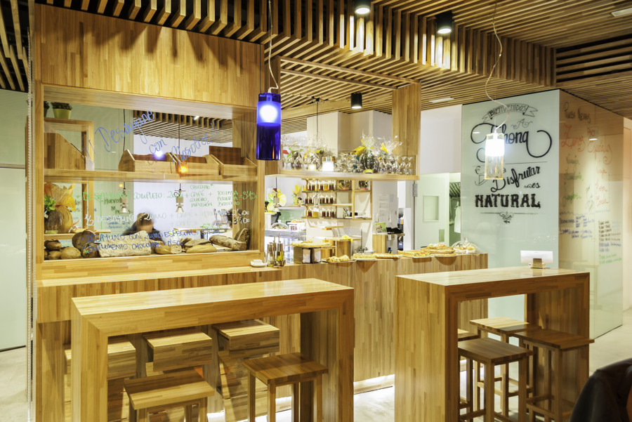 Mueble de barra multinacional  