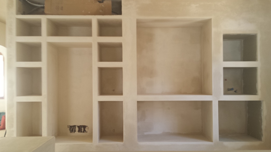 Mueble de cocina a medida en cantos redondeados a mano con yeso proyección.