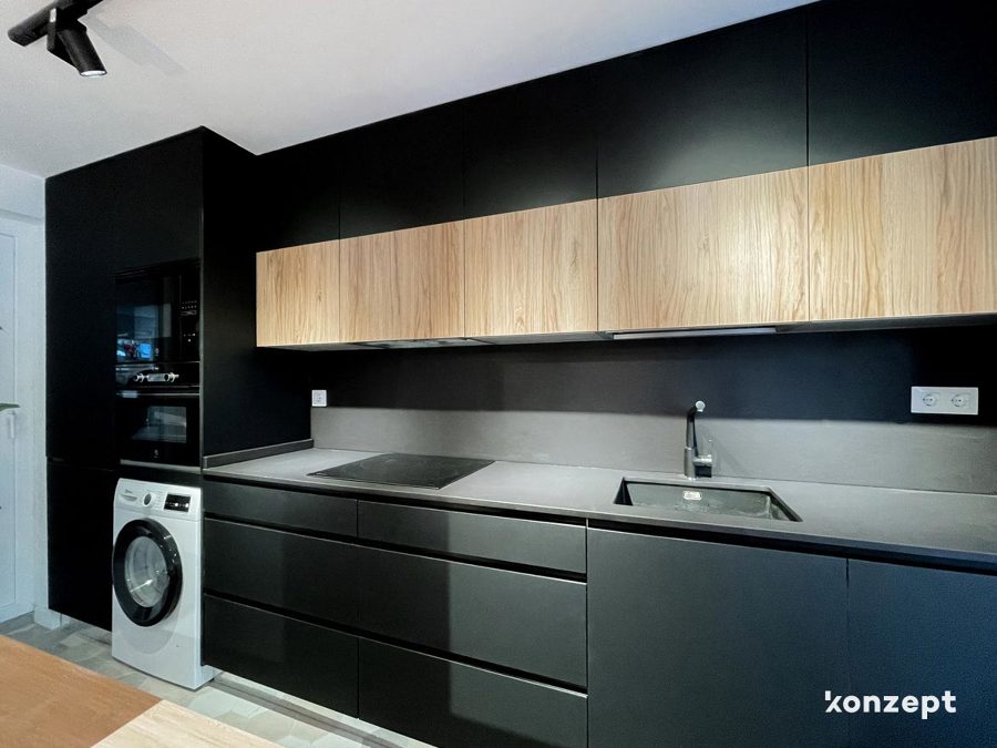 Mueble de cocina negro y madera