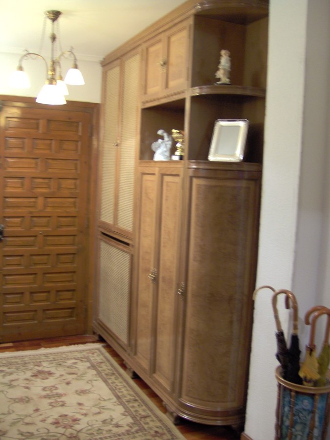 Mueble de Entrada en Raíz de Roble.