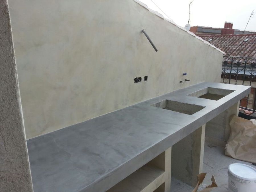 Mueble de obra revestido de microcemento