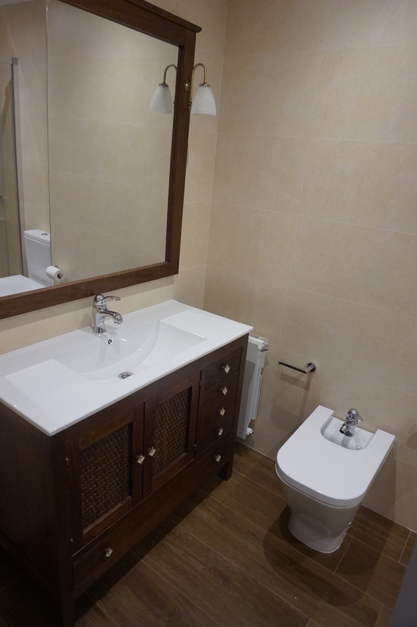 MUEBLE MARRON OSCURO