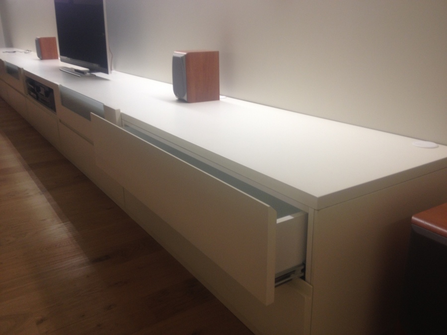 Mueble TV lacado con cajones