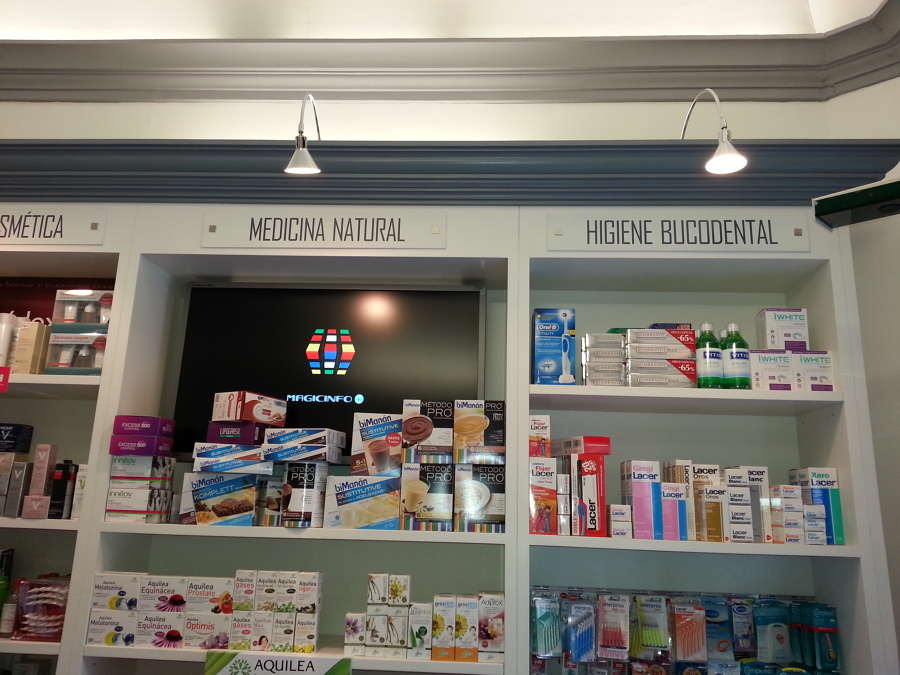 Muebles farmacia línea clásica.