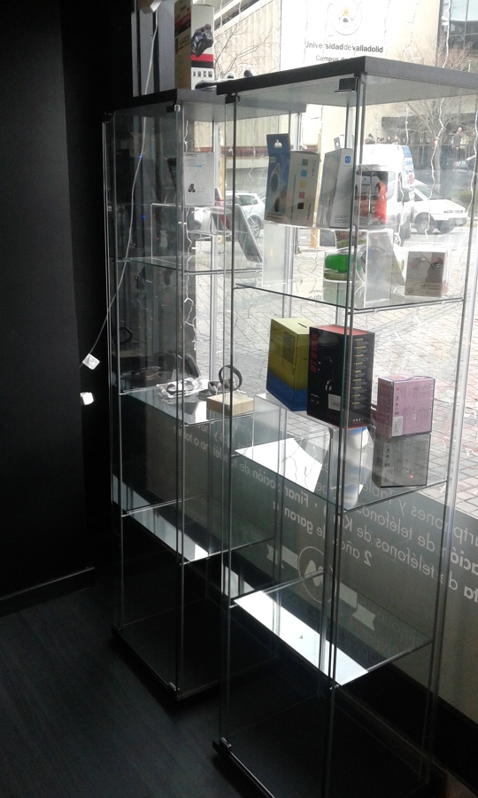 Muebles Ikea en escaparate