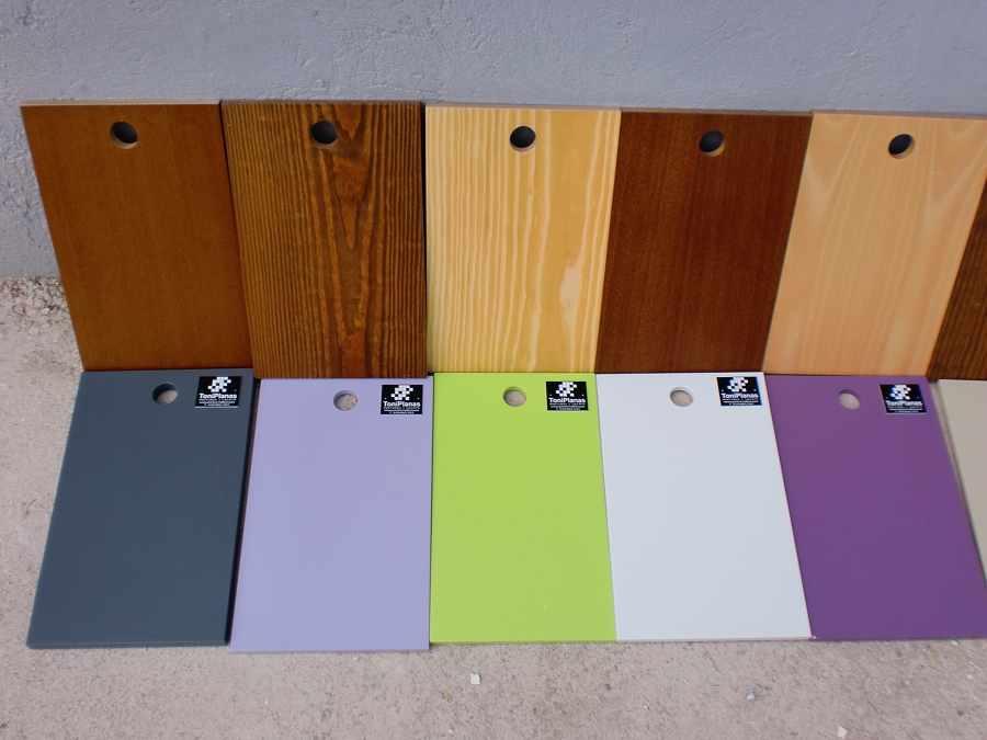 Muestras de colores de laca y natural