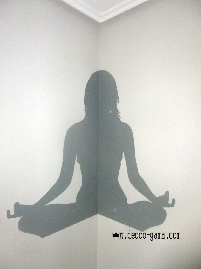 Mural de chica yoga