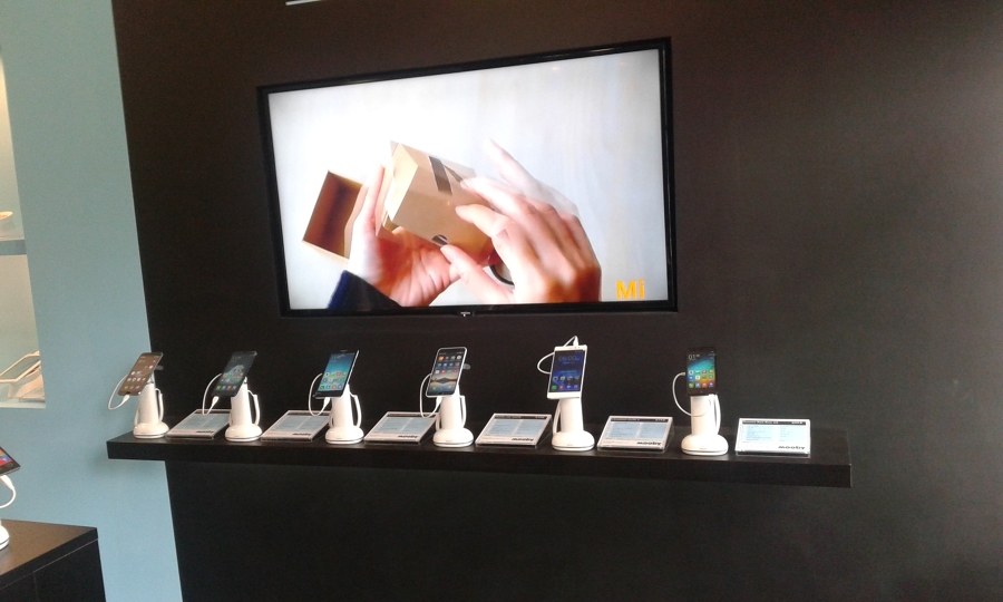 Mural de Televisión y Telefonos