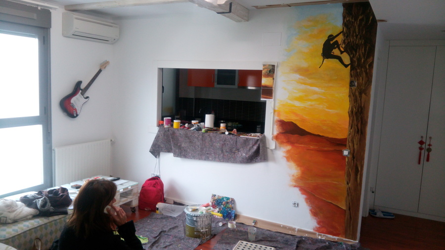 Mural decorativo para salón con temática de escalada.