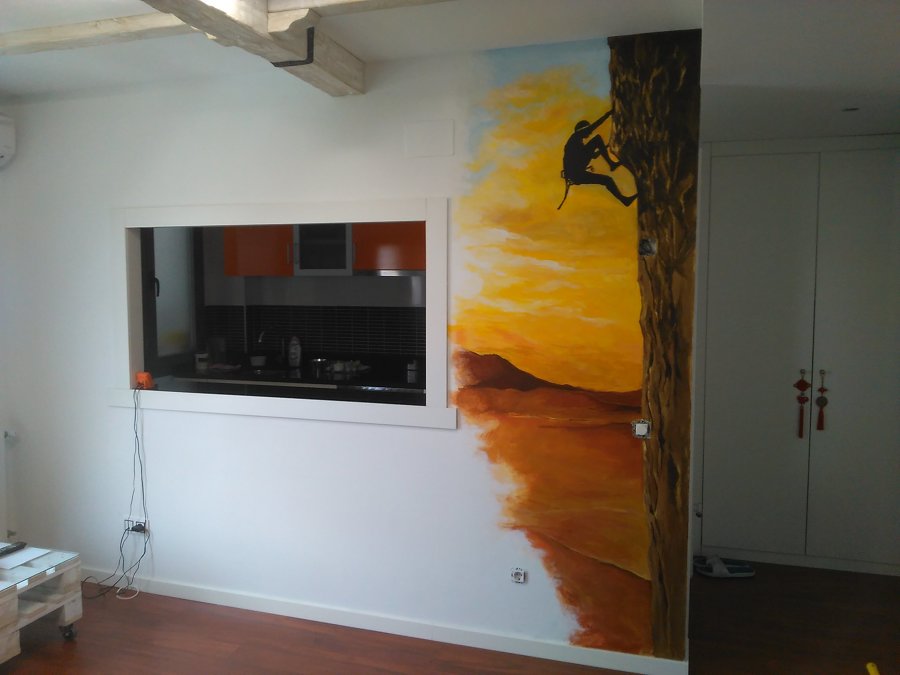 Mural decorativo para salón con temática de escalada.