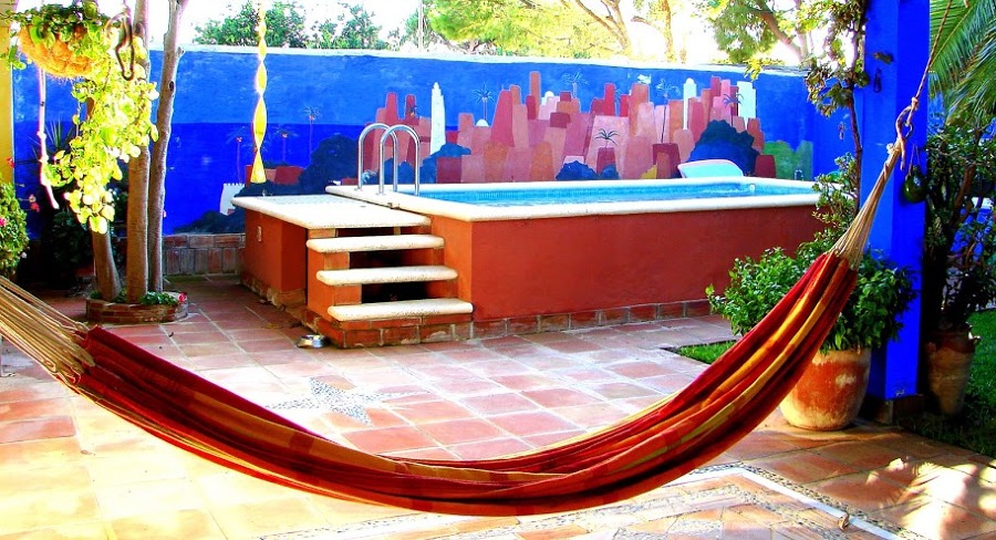 MURAL EXTERIOR EN CHALET PARTICULAR. 2001