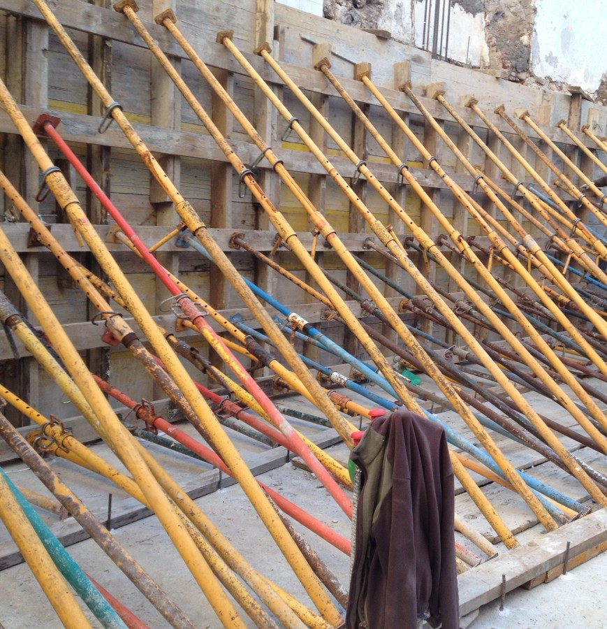 Muro contención entre medianeras