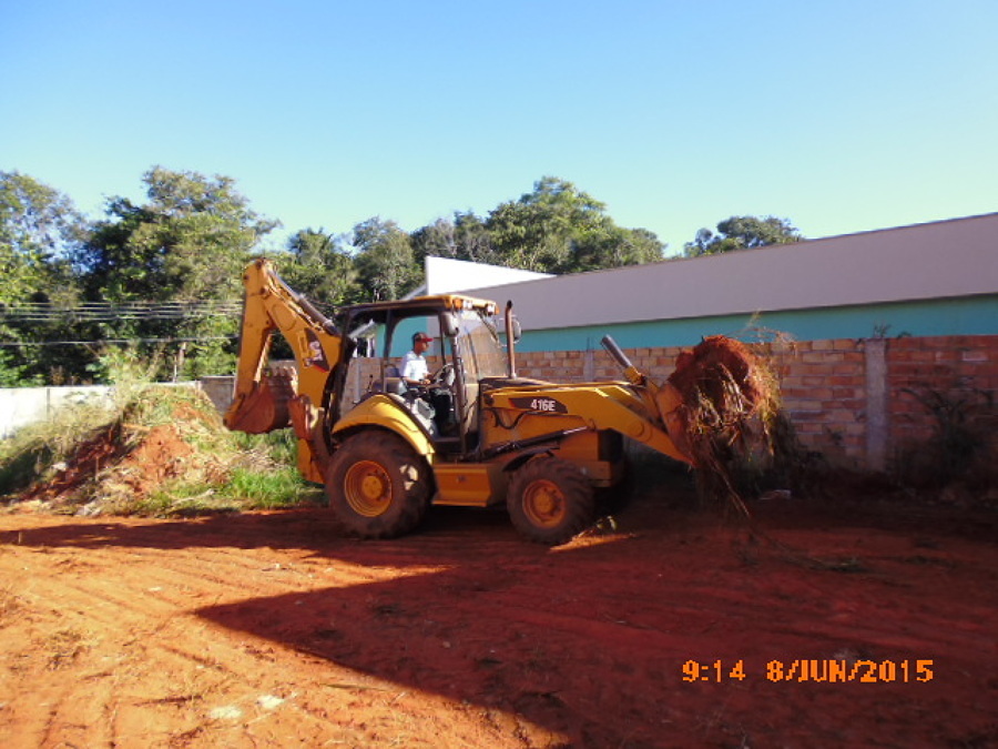 Muro de contencion de hormigon armado.