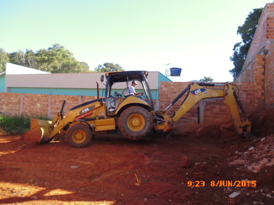 Muro de contencion de hormigon armado.