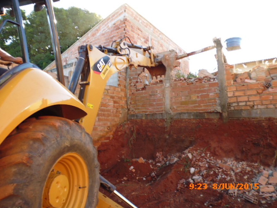 Muro de contencion de hormigon armado.