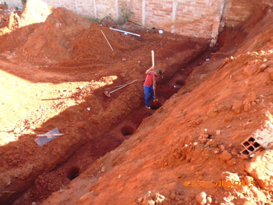 Muro de contencion de hormigon armado.