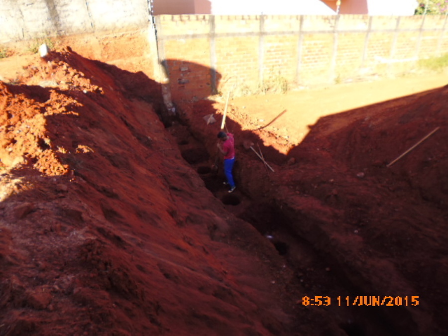 Muro de contencion de hormigon armado.