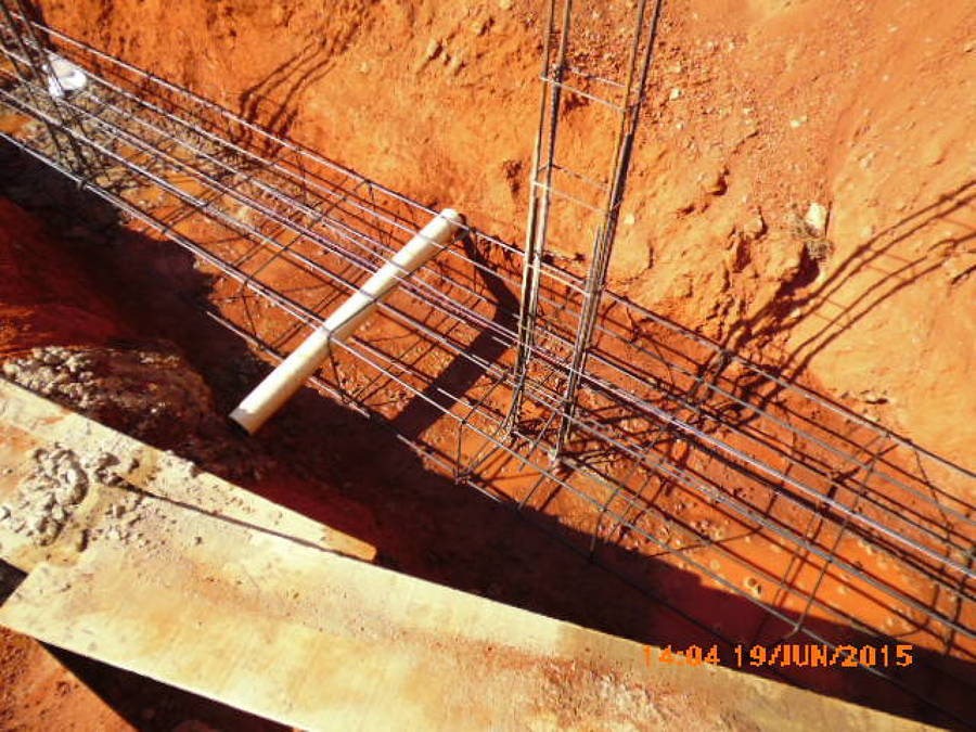 Muro de contencion de hormigon armado.