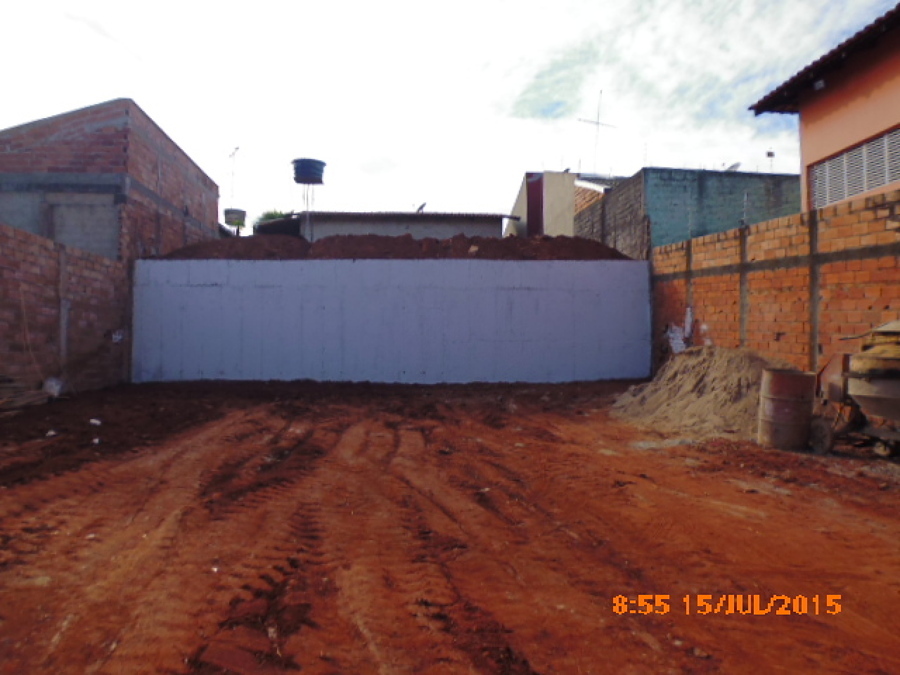 Muro de contencion de hormigon armado.