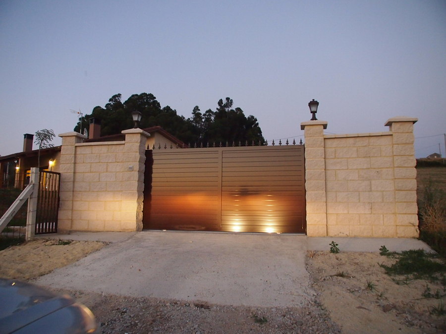muro puerta entrada parcela