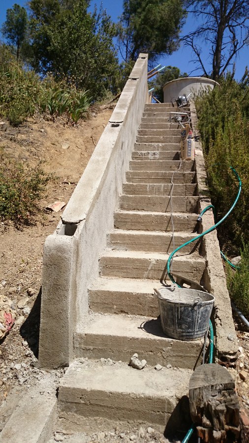 MURO RECONSTRUIDO Y REBOSADO CON MORTERO DE REPARACIÓN 