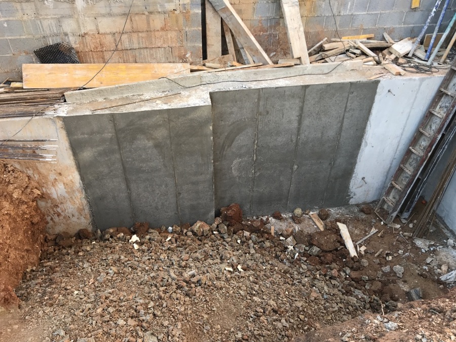 Muro retranqueado por bataches