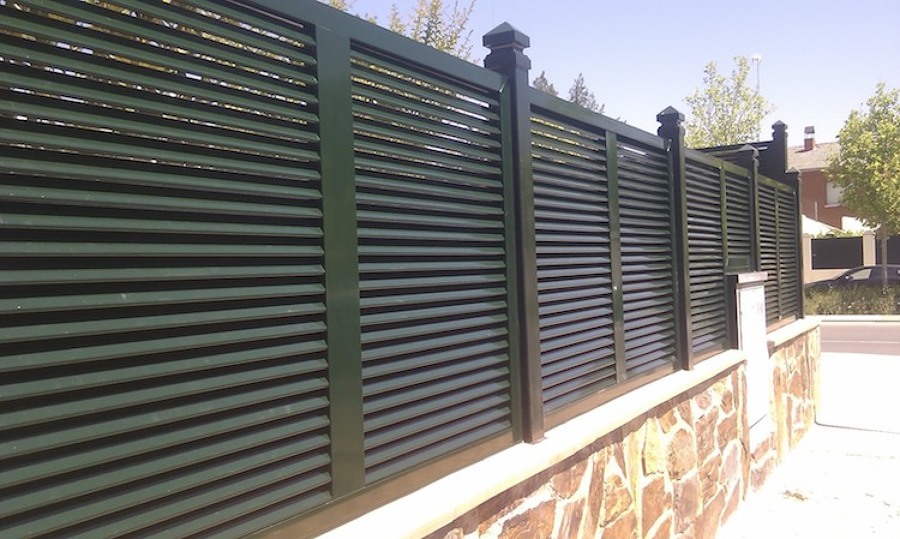 MURO Y VALLA METALICA