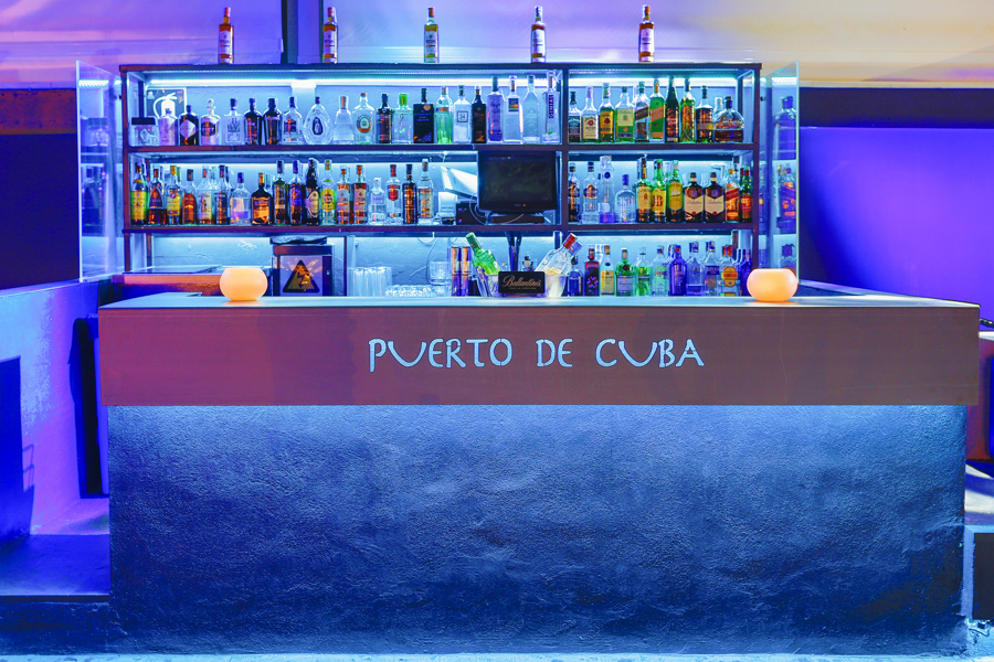 barra bar de noche
