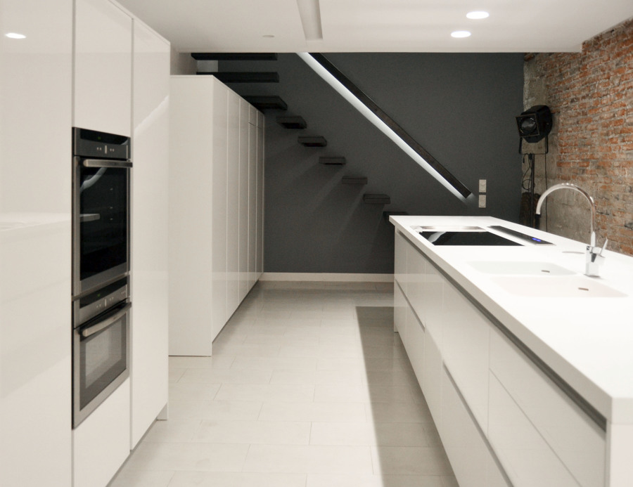 Cocina comedor y escaleras a planta superior