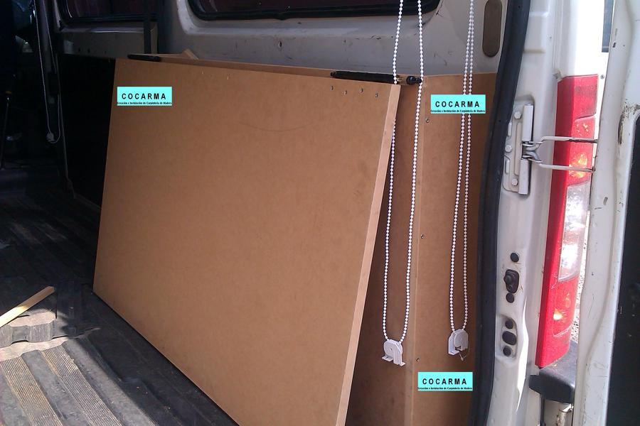 El cierre interior tiene almacenamiento extra