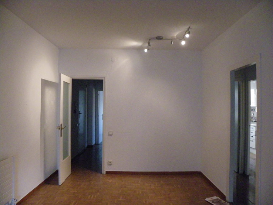 fotografía desde el salón hacía el vestíbulo. ANTES