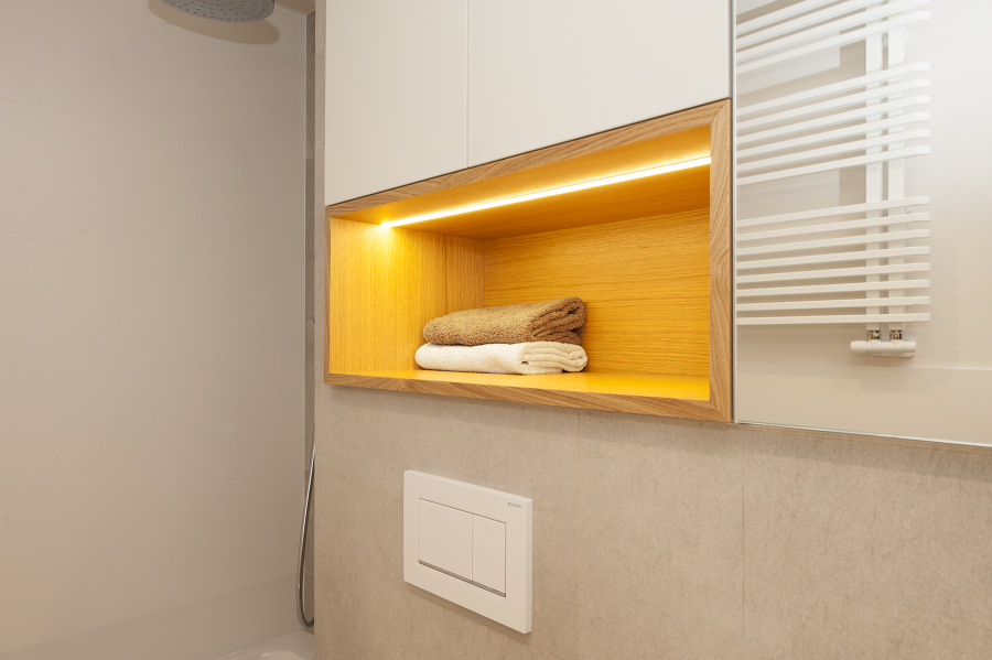 Nicho y radiador para toallas