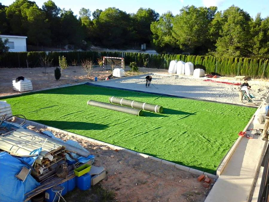 Nivelación gravas y extender césped