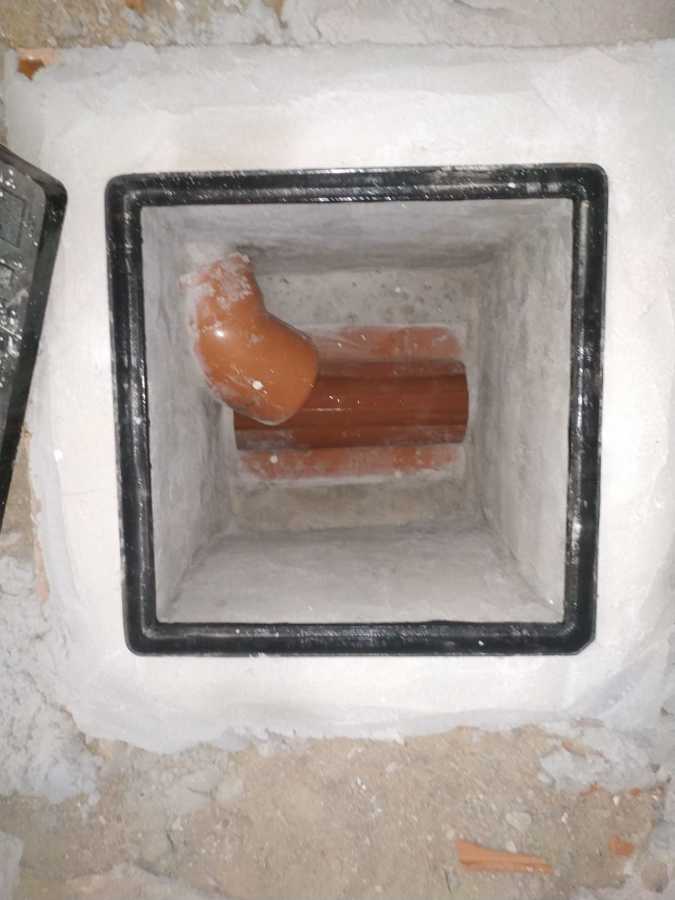 Nueva arqueta con nueva canalización y tapa de hierro fundido