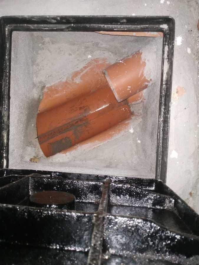 nueva arqueta con su canalización, enfoscado y tapa de hierro fundido