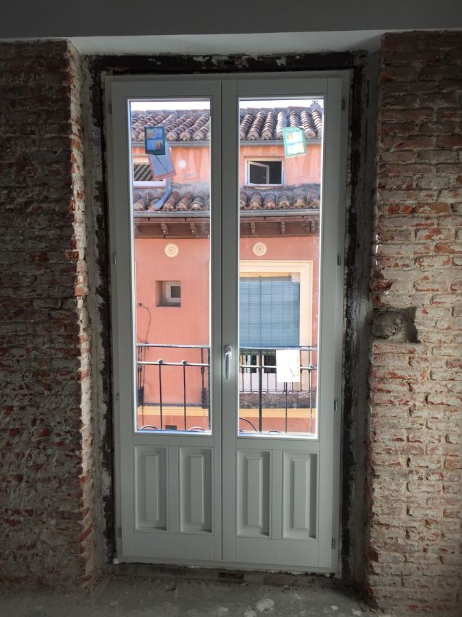 Nueva balconera instalada, reproducción de las antiguas