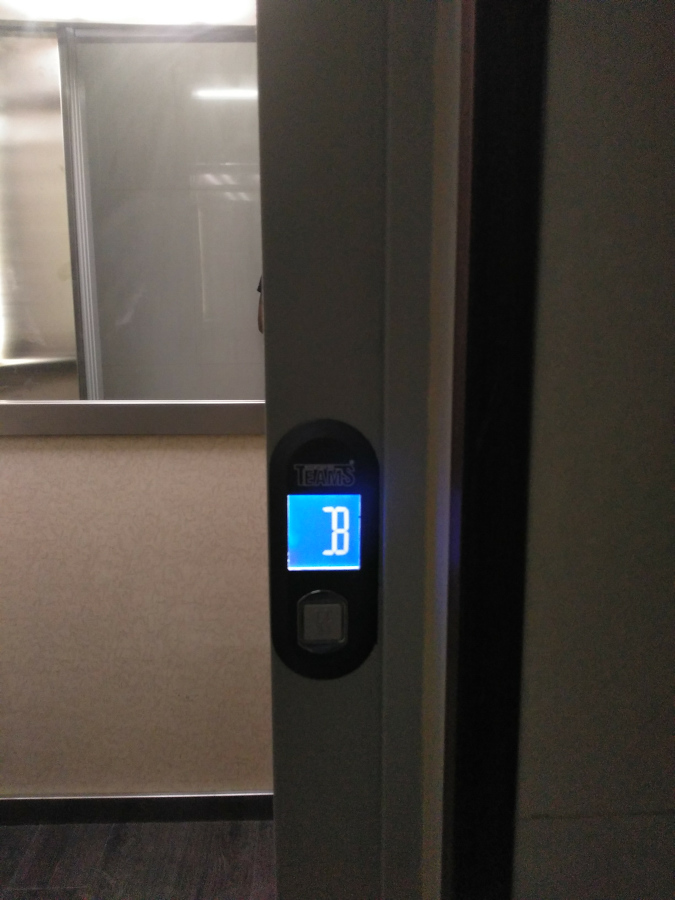 Nueva botonera en planta baja con display