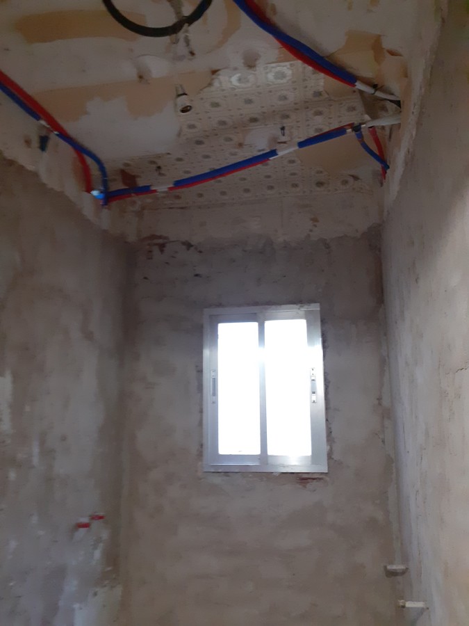 Nueva fontanería por techo