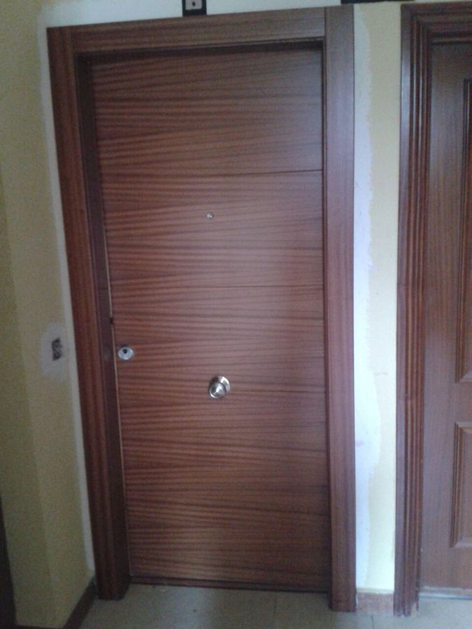 nueva puerta de acceso vista desde el portal