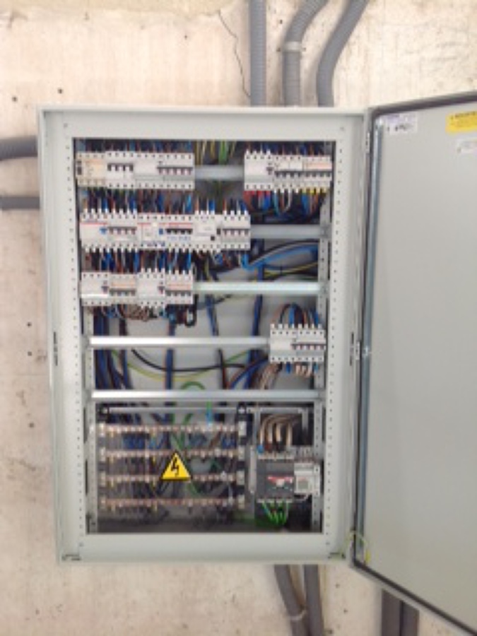 NUEVO CUADRO INSTALADO EN NAVE INDUSTRIAL.