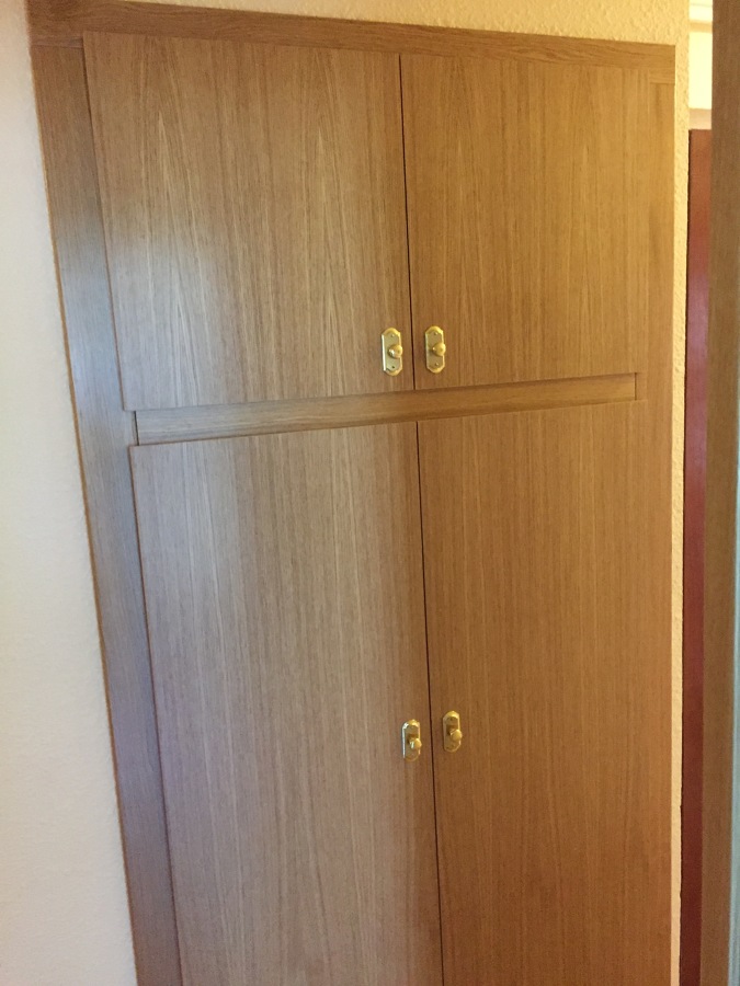 Nuevo frente de armario con tiradores dorados de "Bronces Iranzo"