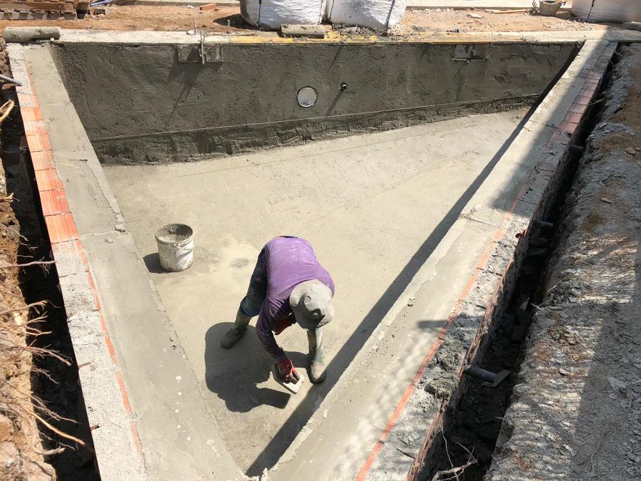 Obra de piscina Irregular