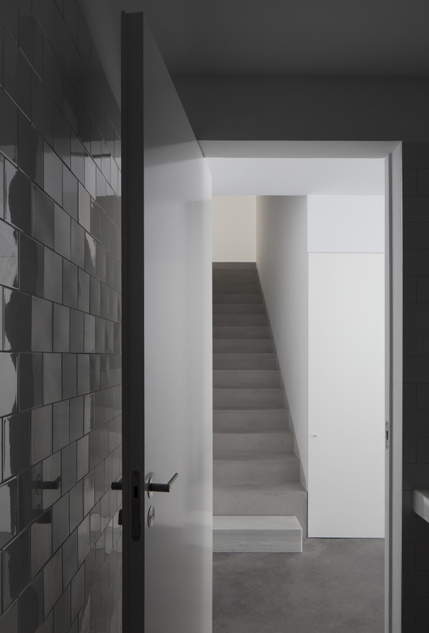 Escalera desde el baño 1